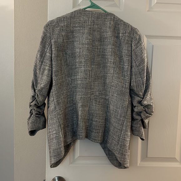 H&M tweed blazer with gathered-sleeves. Size 10. - Picture 5 of 5